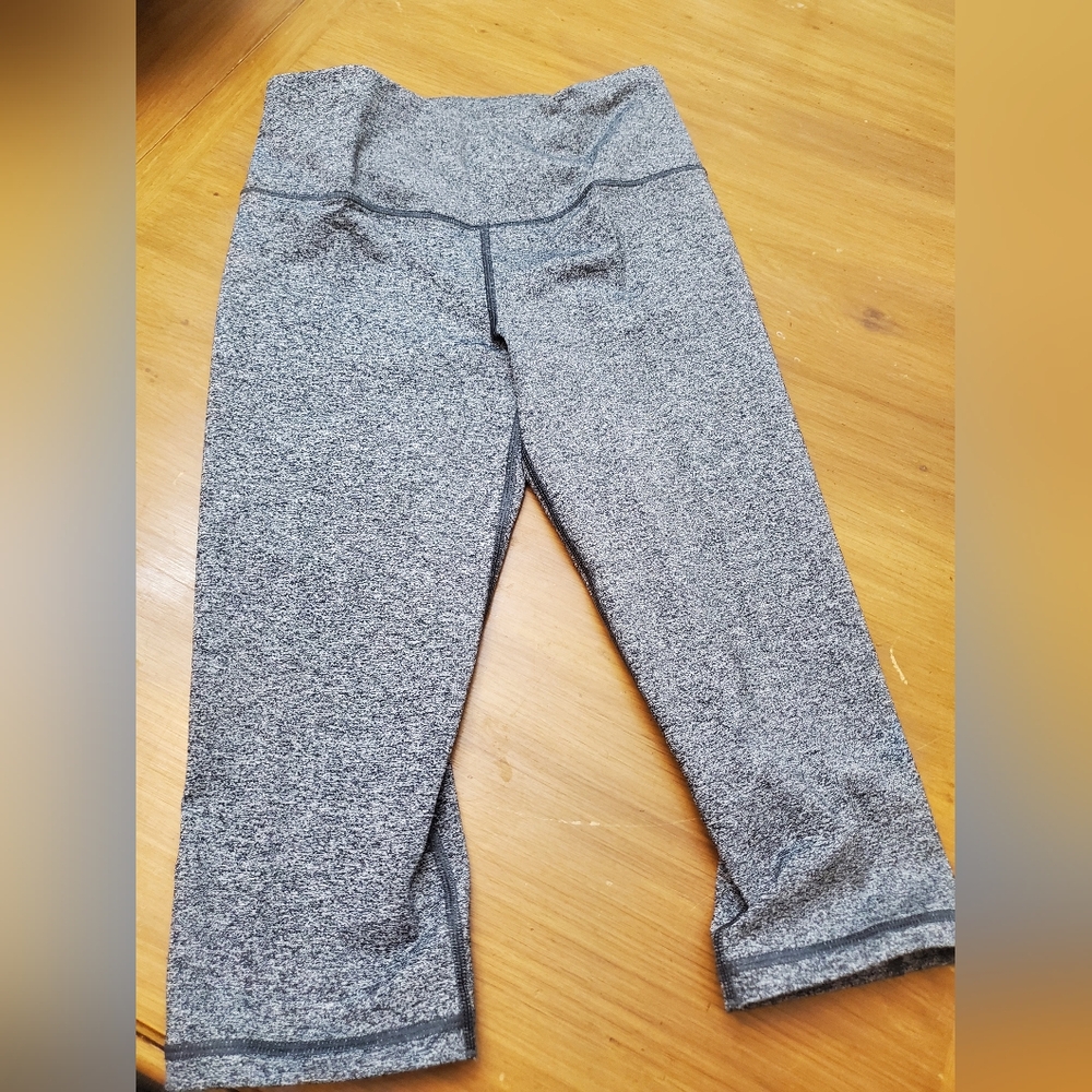 Victoria Secrets Sport workout Capri pants